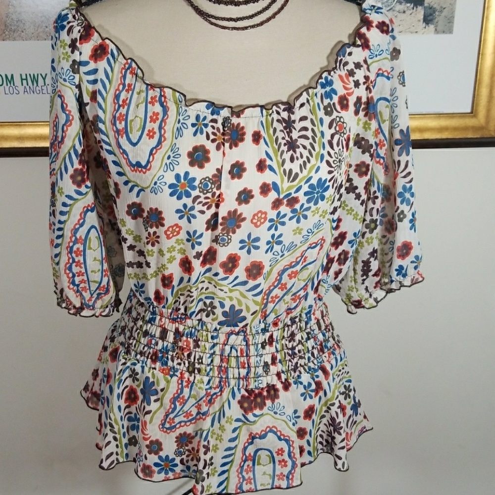 XOXO off shoulders floral pattern top. Size M 💋
